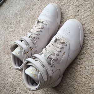Reebok high top neutral sneakers (fits a women's size 5 but read description)